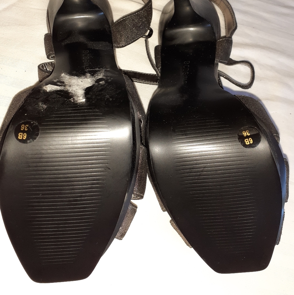 Heels - Picture 5 of 6